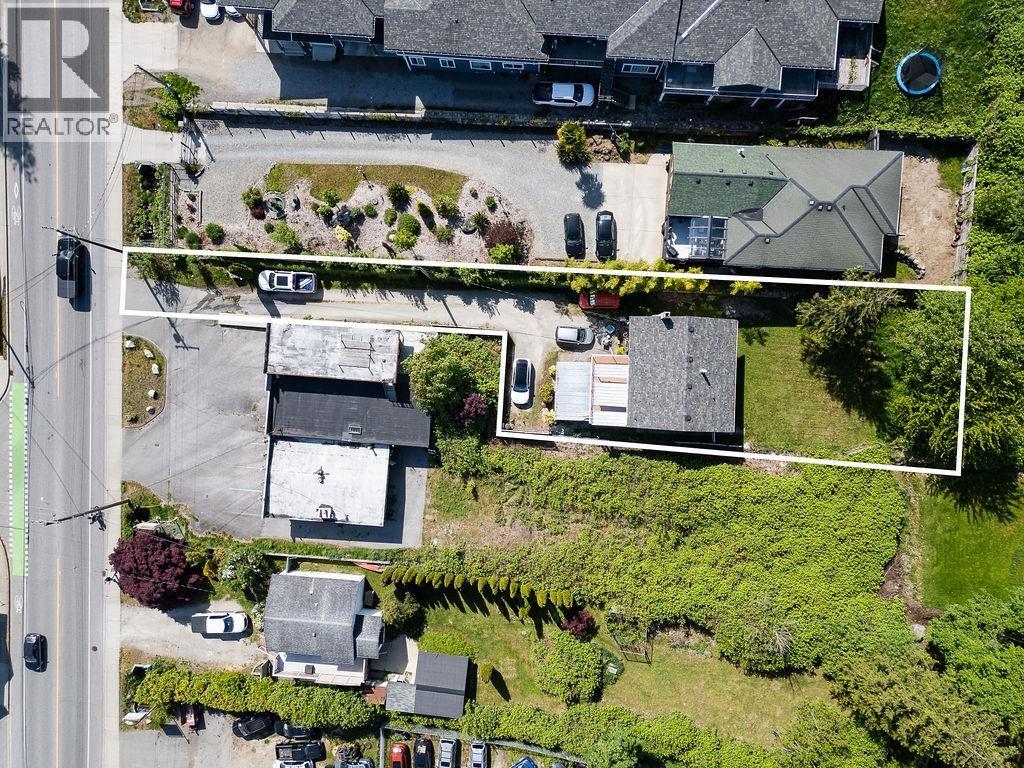710 Gibsons Way, Gibsons, British Columbia  V0N 1V9 - Photo 4 - R3121623