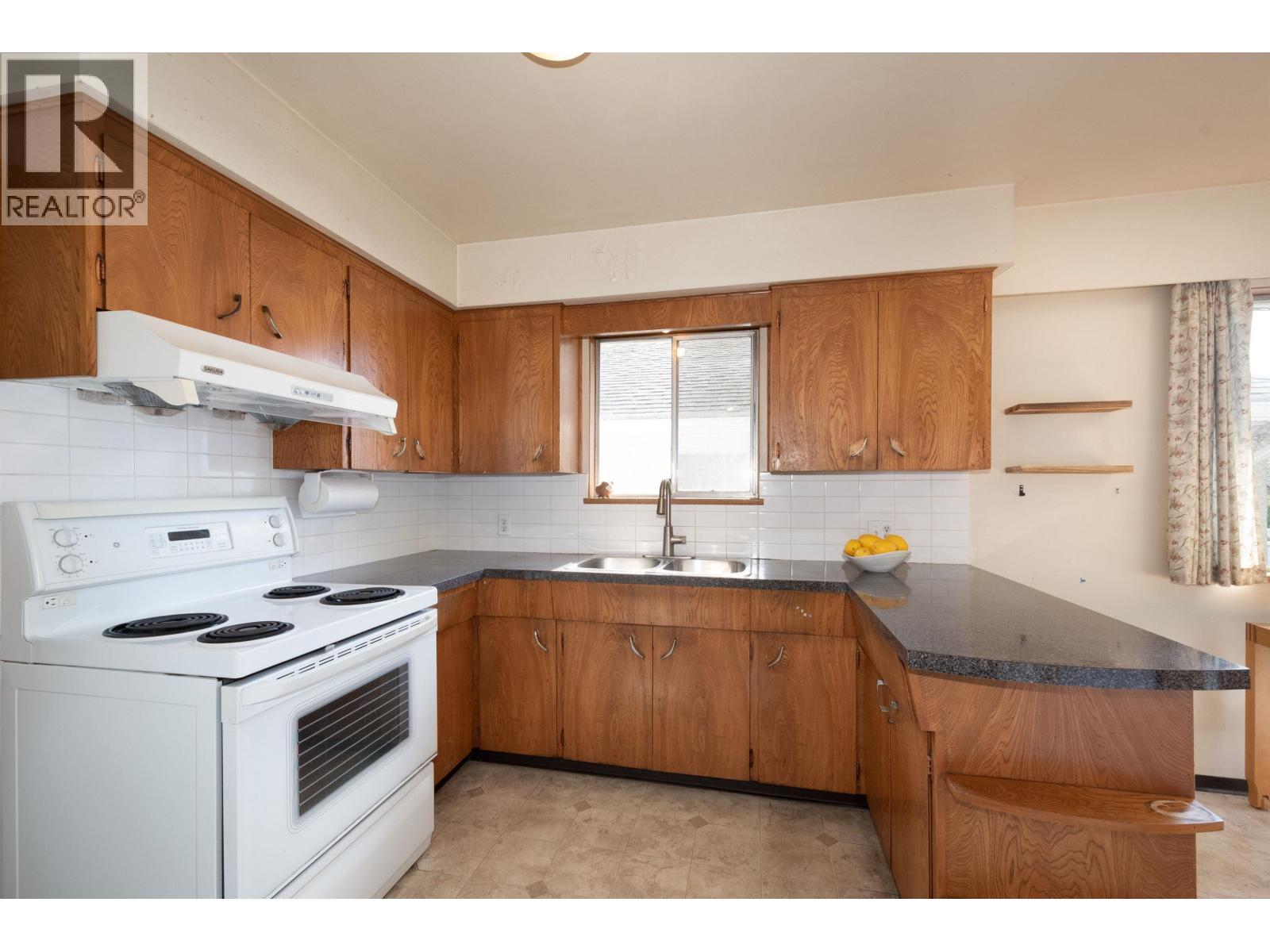 5363 Dumfries Street, Vancouver, British Columbia  V5P 3A3 - Photo 8 - R3170091