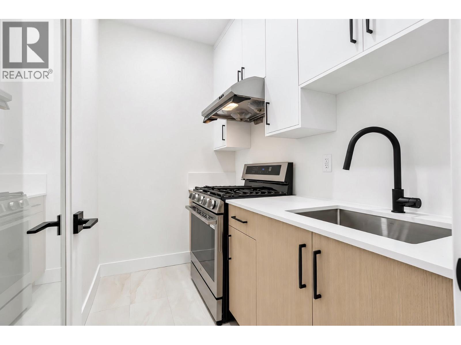 101 3532 Hastings Street, Port Coquitlam, British Columbia  V3E 0A6 - Photo 8 - R3170748