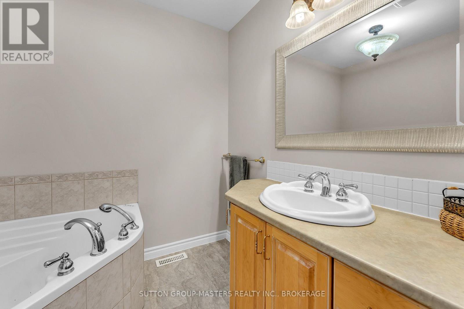 316 Academy Street, Loyalist, Ontario  K0H 1G0 - Photo 43 - X13841676