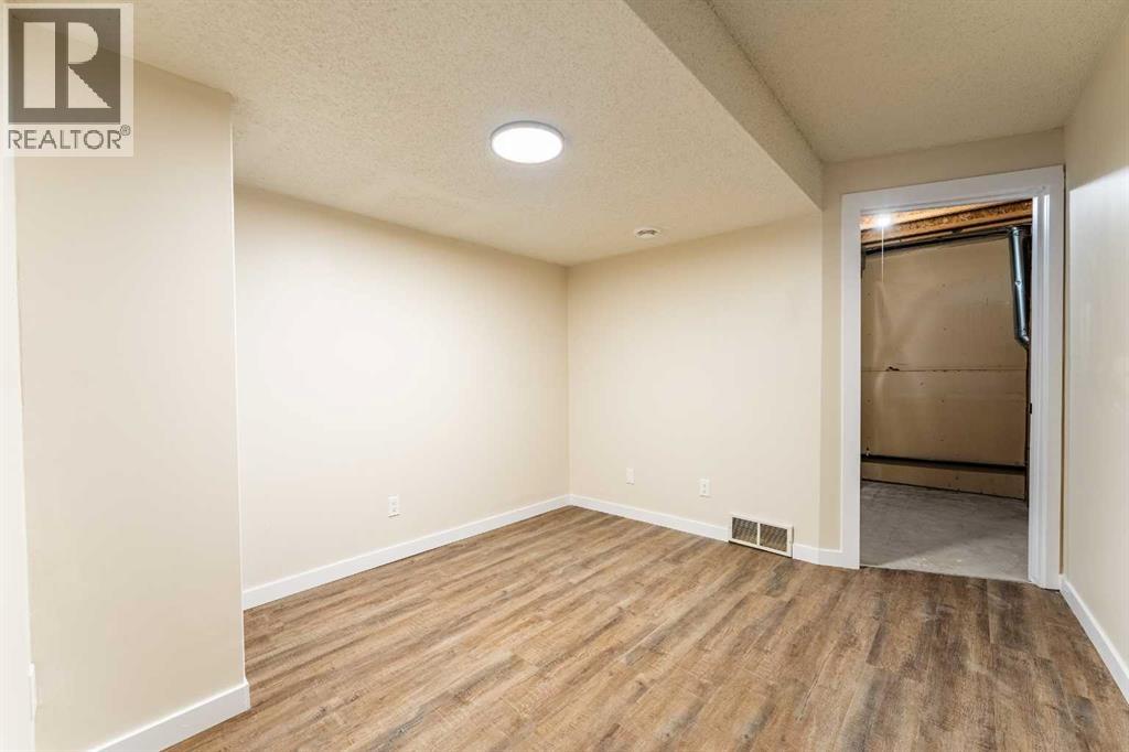206 Saratoga Close NE