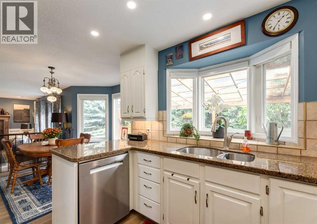 492 Silvergrove Gardens NW, Calgary, Alberta  T3B 4S8 - Photo 8 - A2347378