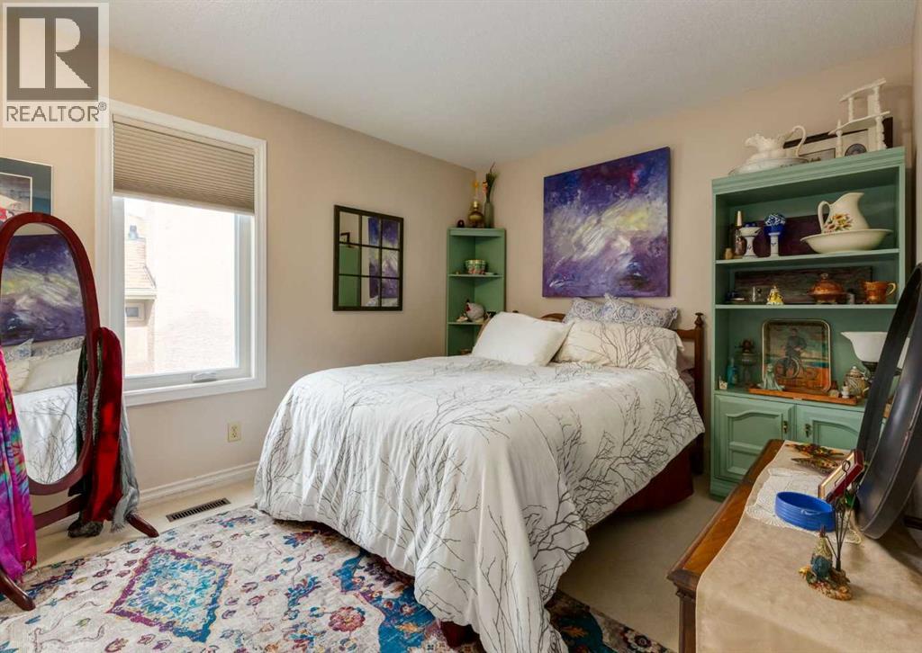 492 Silvergrove Gardens NW, Calgary, Alberta  T3B 4S8 - Photo 25 - A2347378