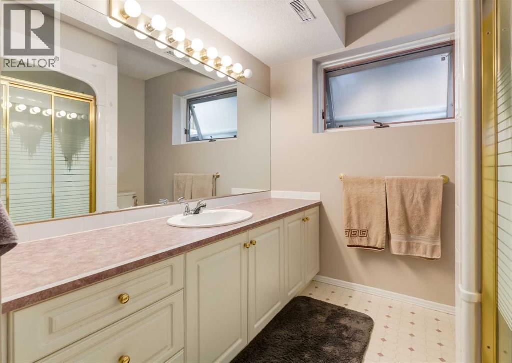 492 Silvergrove Gardens NW, Calgary, Alberta  T3B 4S8 - Photo 30 - A2347378