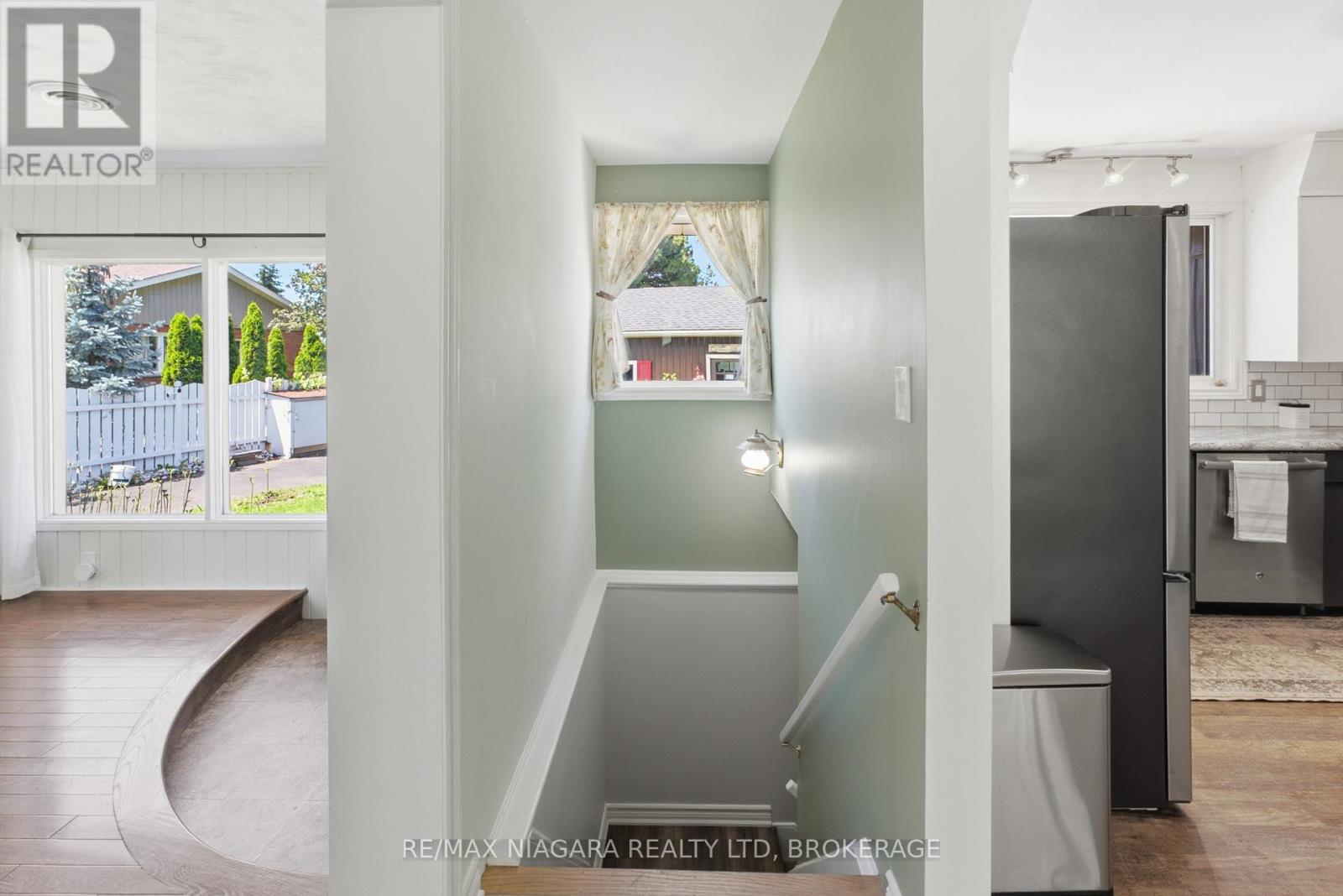 1042 Lakeshore Road W, St. Catharines, Ontario  L2R 6P9 - Photo 21 - X13841652