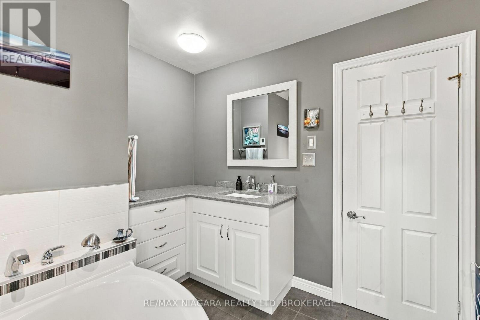 1302 Four Mile Creek Road, Niagara-On-The-Lake, Ontario  L0S 1J0 - Photo 27 - X13841658