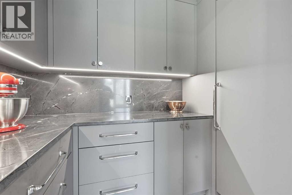 203/204, 3339 Rideau Place SW