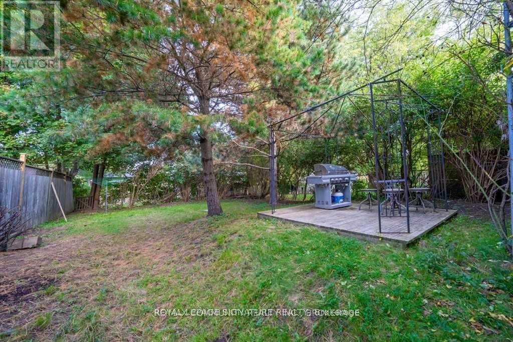 Upper - 11 Mid Pines Road, Toronto (Woburn), Ontario  M1G 2L5 - Photo 13 - E13841664
