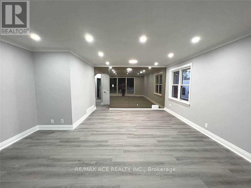 25 Courton Drive, Toronto (Wexford-Maryvale), Ontario  M1R 1K7 - Photo 2 - E13841712