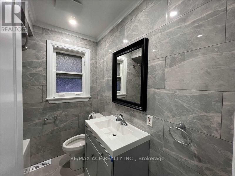 25 Courton Drive, Toronto (Wexford-Maryvale), Ontario  M1R 1K7 - Photo 8 - E13841712