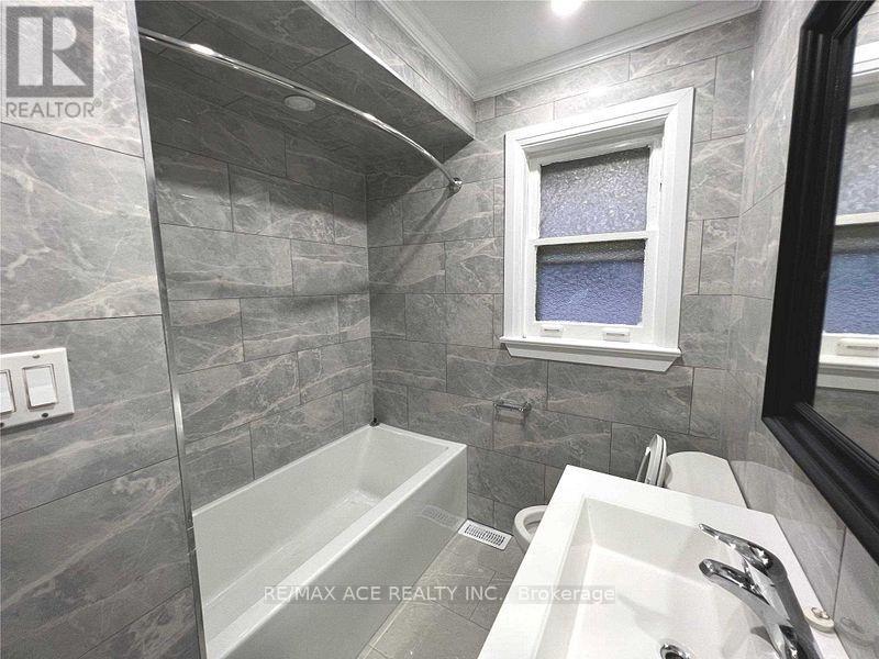 25 Courton Drive, Toronto (Wexford-Maryvale), Ontario  M1R 1K7 - Photo 9 - E13841712