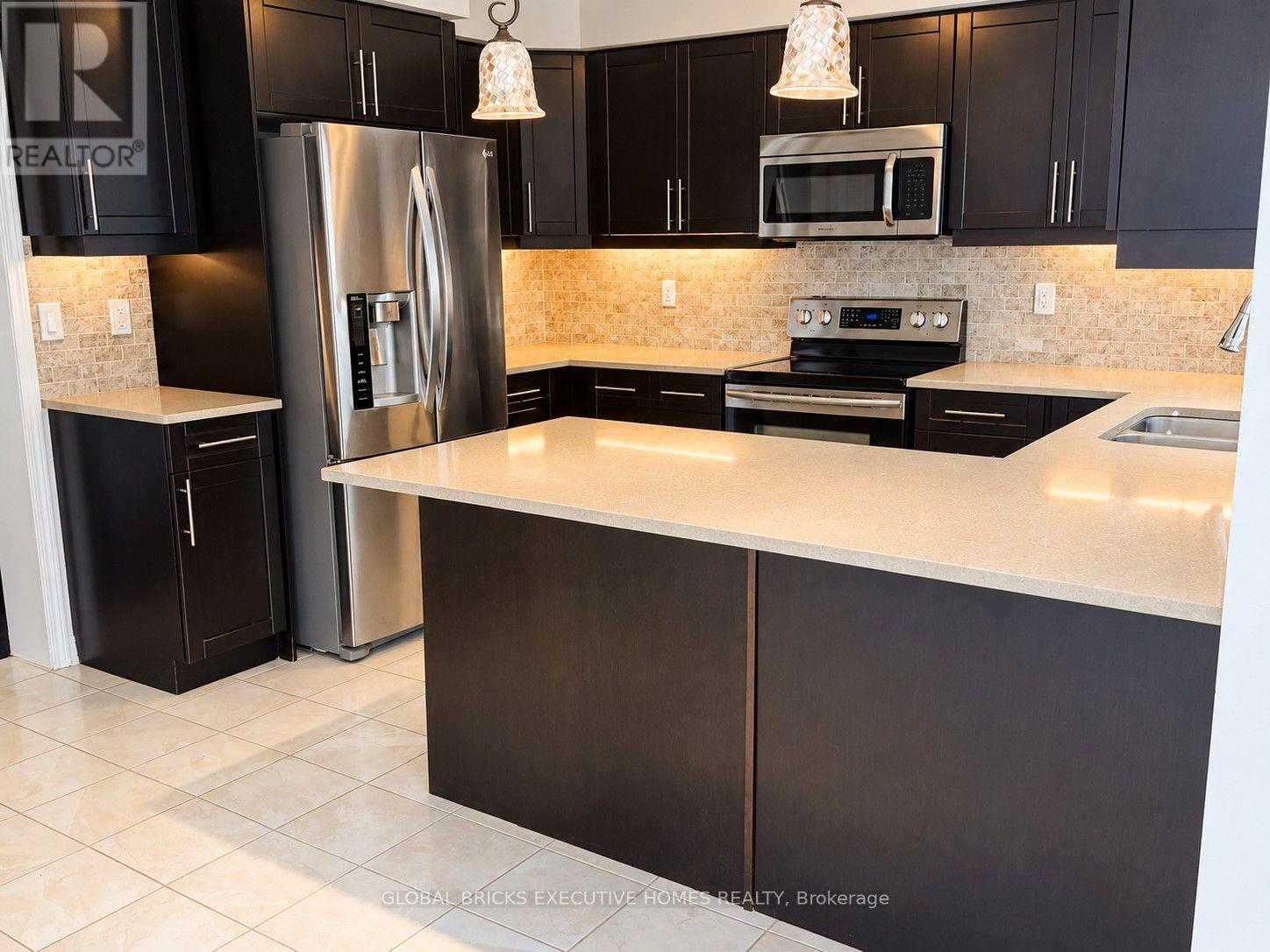 296 Ellen Davidson Drive, Oakville (Go Glenorchy), Ontario  L6M 0V5 - Photo 3 - W13841700