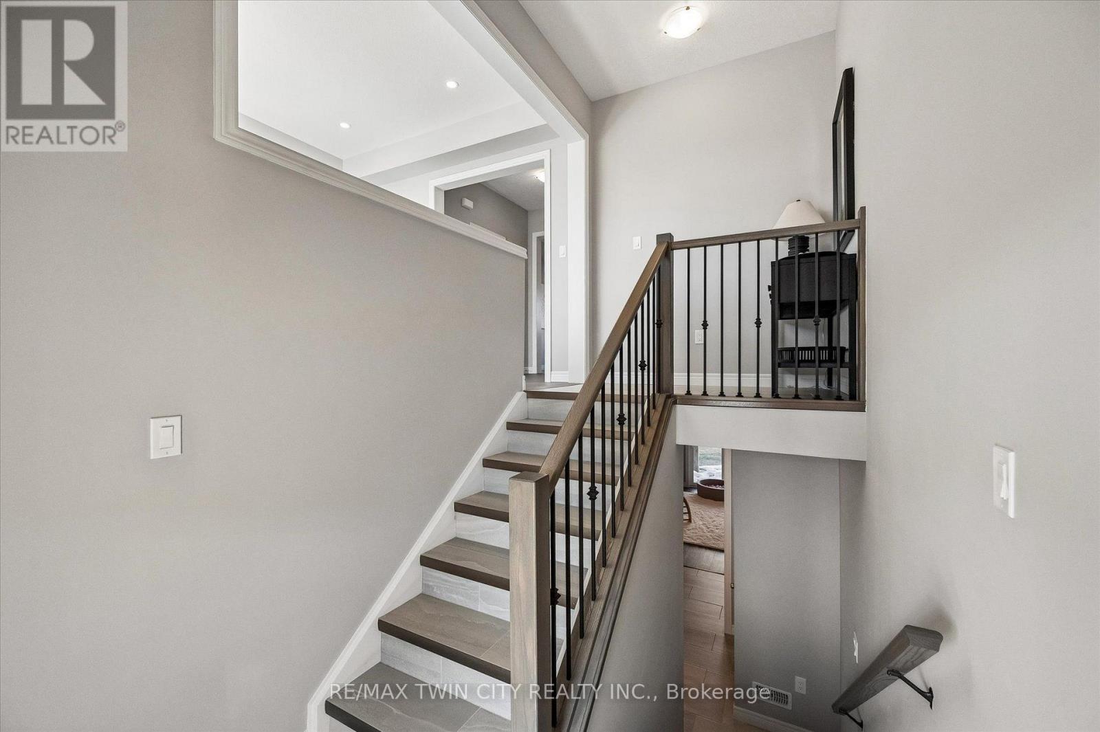 23 Sora Lane, Guelph, Ontario  N1E 0T4 - Photo 2 - X13841702