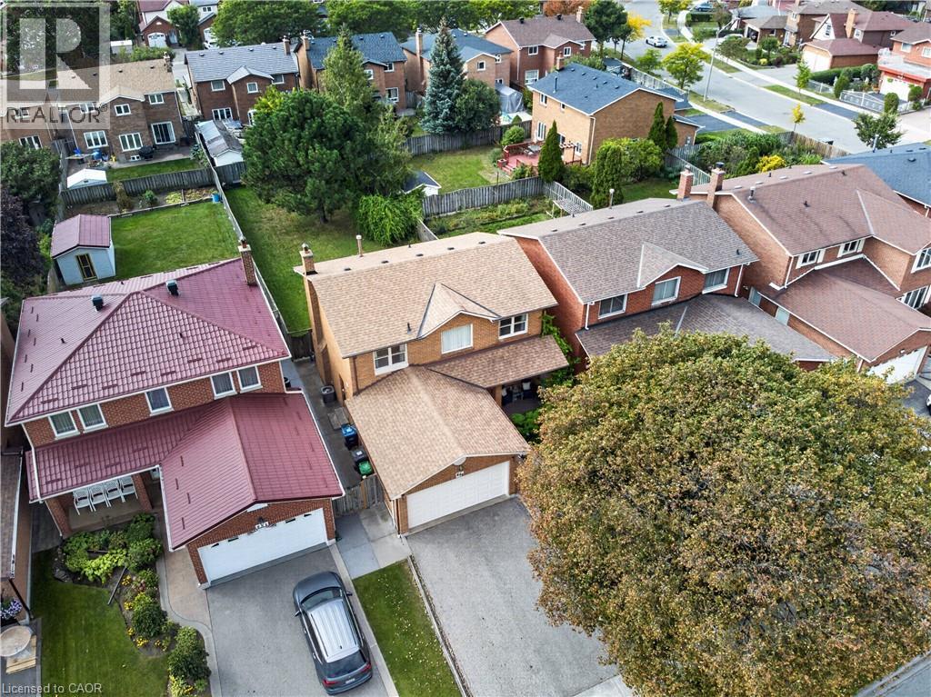 888 Messenger Meadow Drive, Mississauga, Ontario  L5C 3T2 - Photo 3 - 40867010