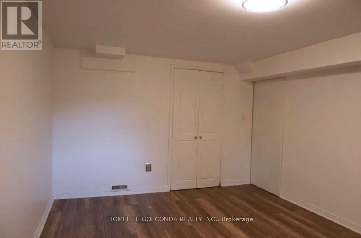 8 Hazelglen Avenue, Toronto, Ontario  M2R 1R7 - Photo 3 - C13840384