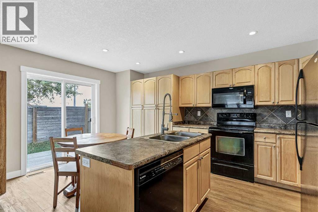 115 Strathmore Lakes Common