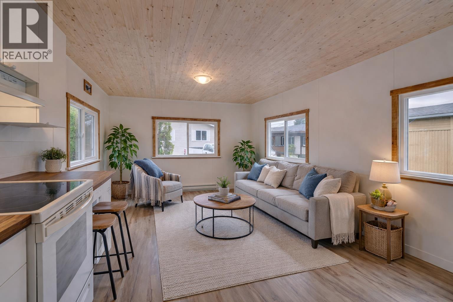 28 1413 SUNSHINE COAST HIGHWAY, gibsons, British Columbia