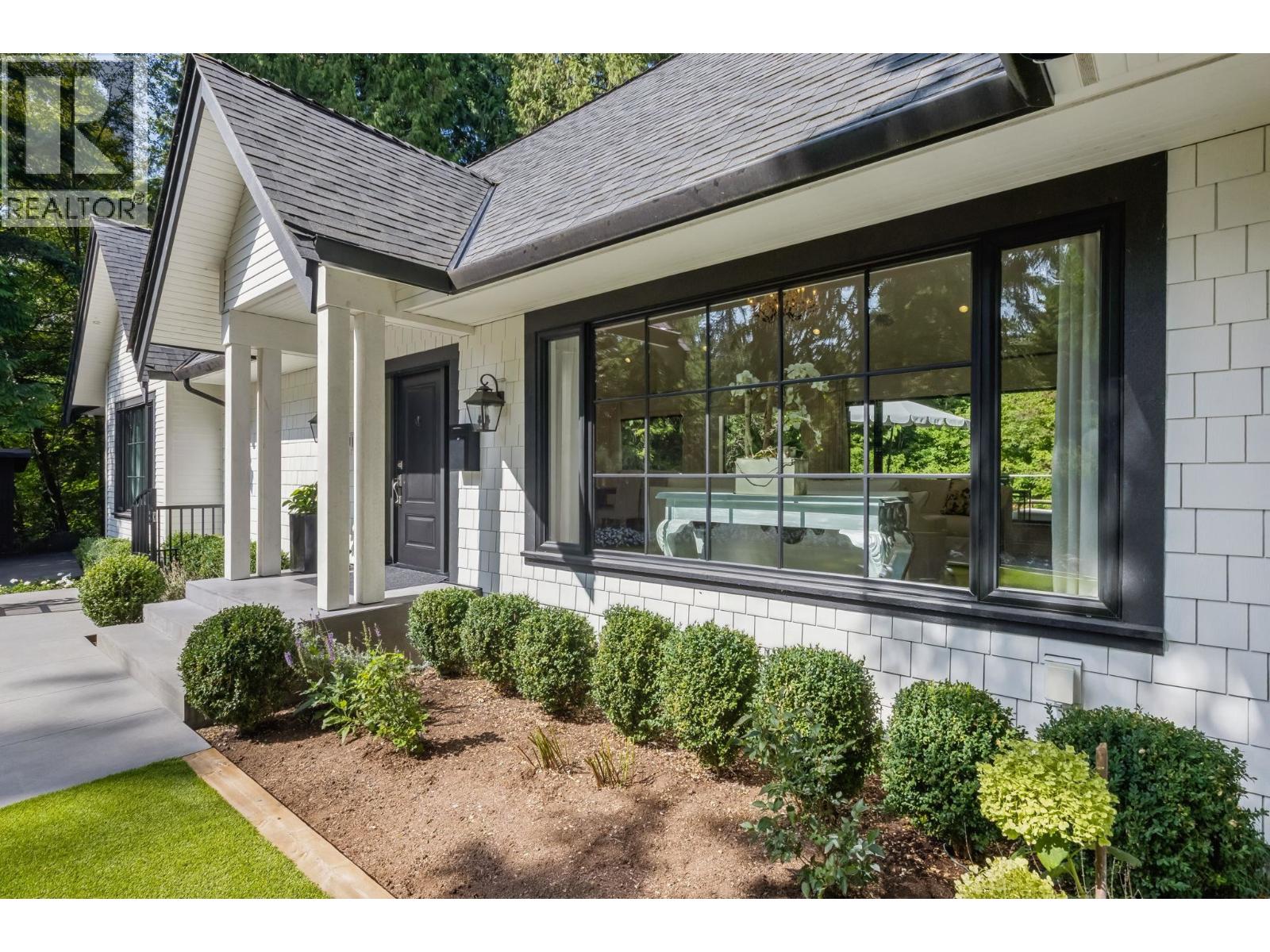 435 Macbeth Crescent, West Vancouver, British Columbia  V7T 1V8 - Photo 3 - R3170844