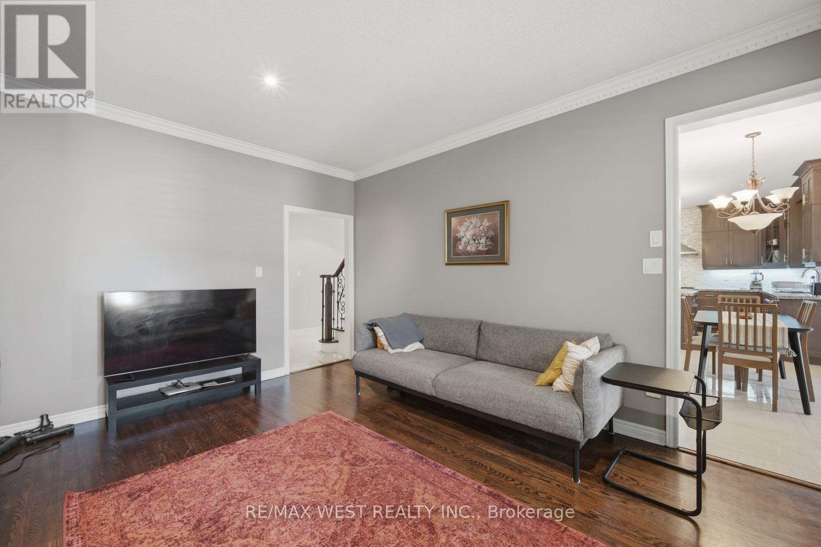 65 Burnhaven Avenue, Vaughan (Maple), Ontario  L6A 2P2 - Photo 10 - N13841756