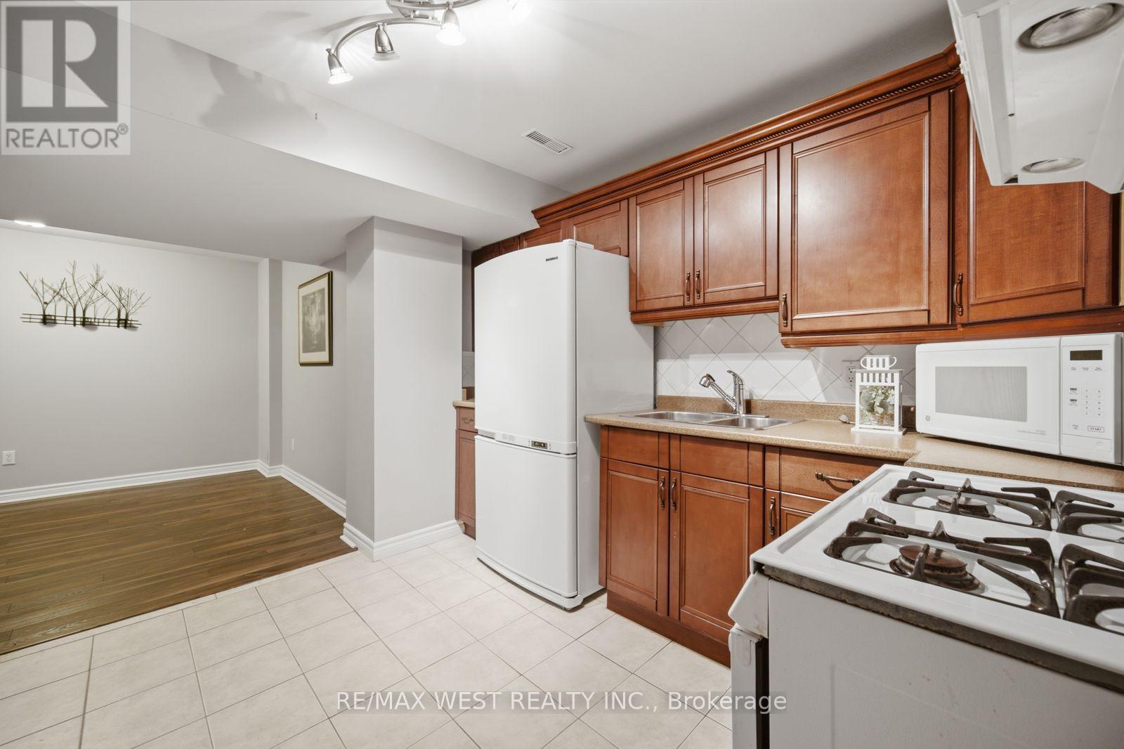 65 Burnhaven Avenue, Vaughan (Maple), Ontario  L6A 2P2 - Photo 40 - N13841756