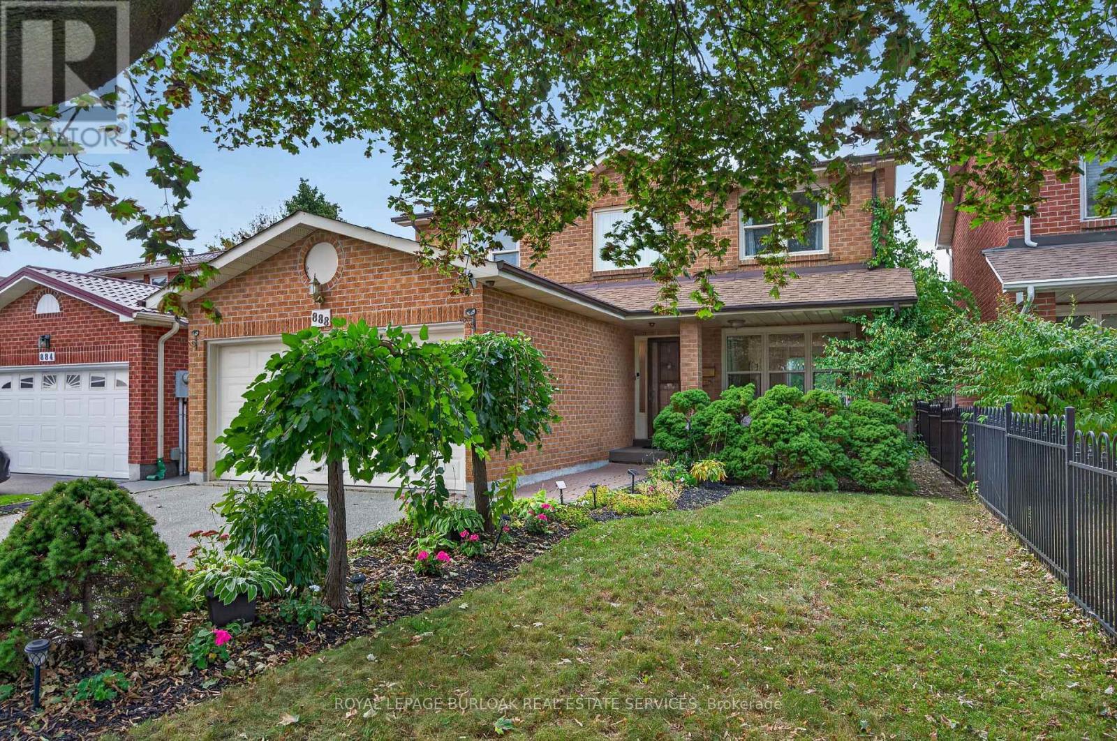 888 Messenger Meadow Drive, Mississauga, Ontario  L5C 3T2 - Photo 4 - W13841786