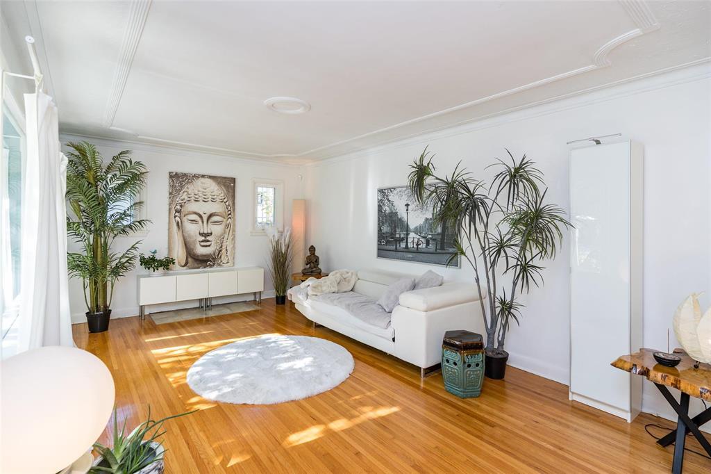 227 Academy Road Winnipeg Manitoba Canada R3M0E3 5