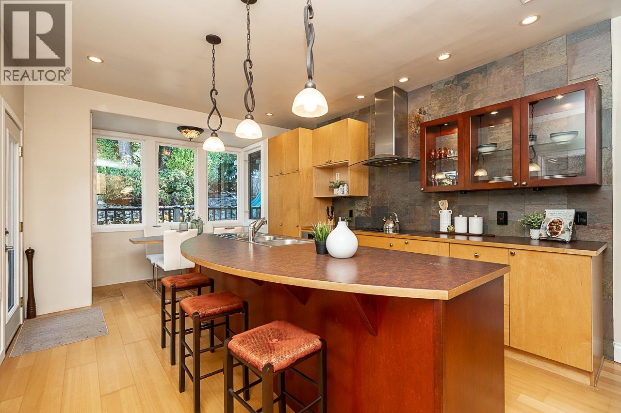 6469 Marine Drive, Burnaby, British Columbia  V3N 2Y5 - Photo 10 - R3170541