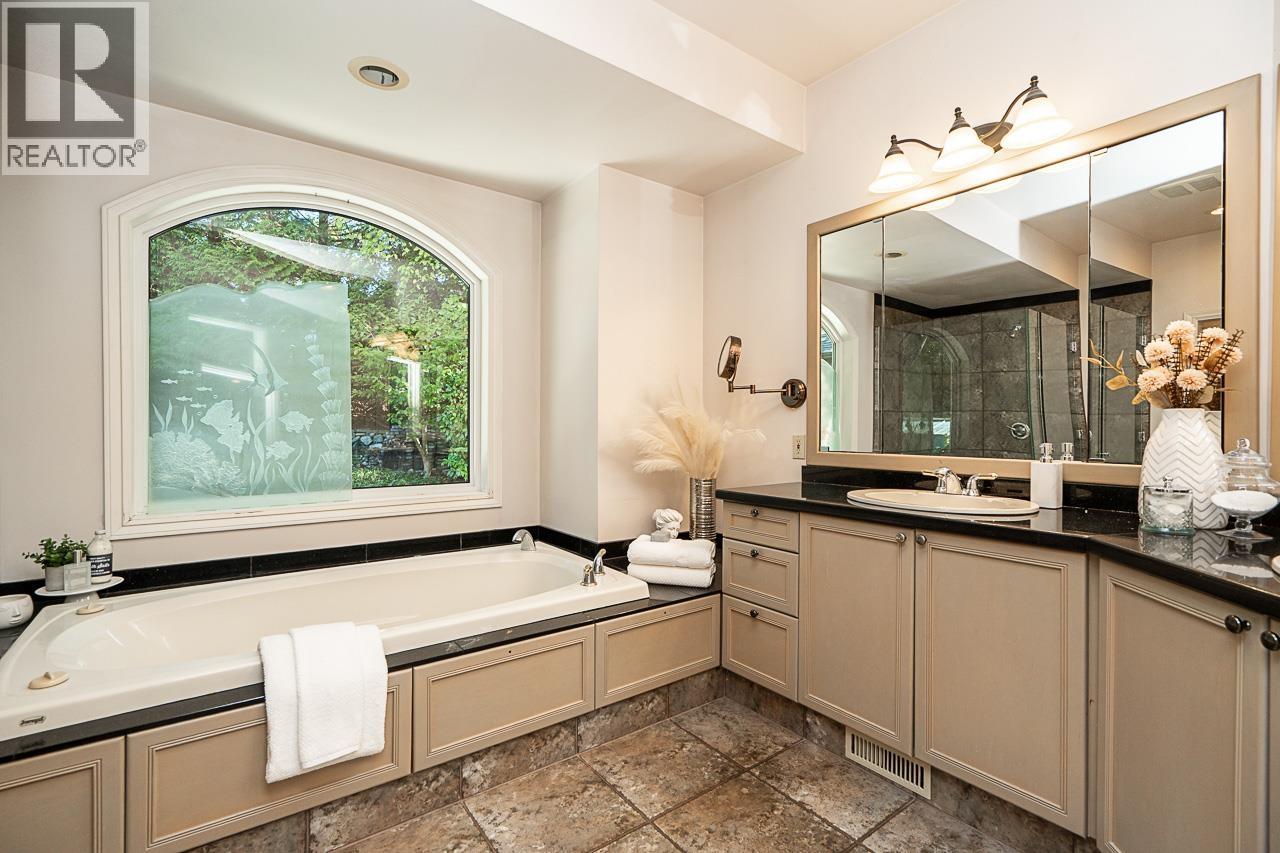 6469 Marine Drive, Burnaby, British Columbia  V3N 2Y5 - Photo 16 - R3170541