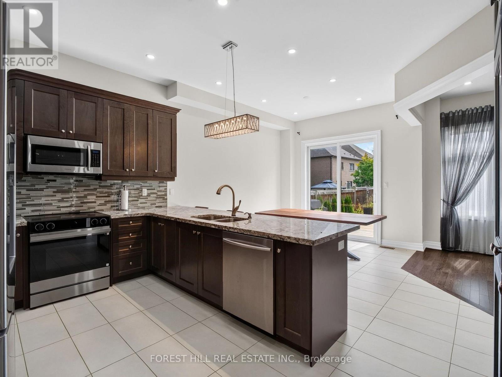 18 Hackwood Crescent, Aurora, Ontario  L4G 0V1 - Photo 13 - N13841816