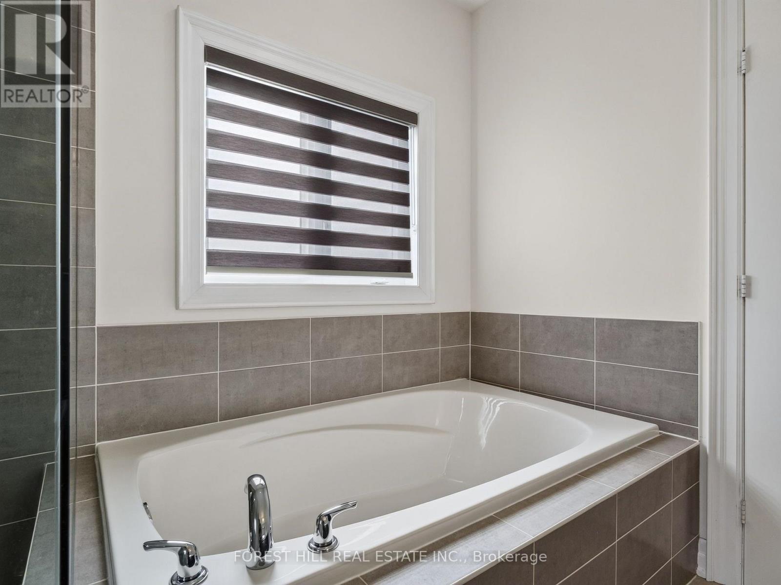 18 Hackwood Crescent, Aurora, Ontario  L4G 0V1 - Photo 32 - N13841816