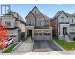 18 HACKWOOD CRESCENT, Aurora, Ontario