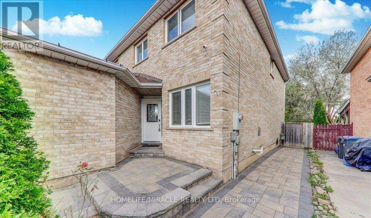 78 Castlehill Road, Brampton, Ontario  L6X 4C8 - Photo 4 - W13841830
