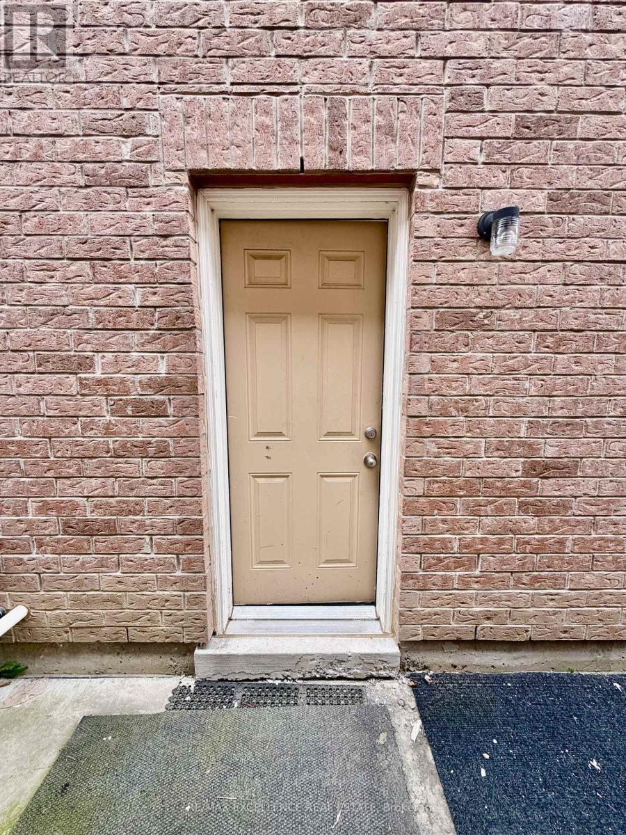 Bsmt - 24 Lanark Circle, Brampton, Ontario  L6X 5L3 - Photo 2 - W13841852