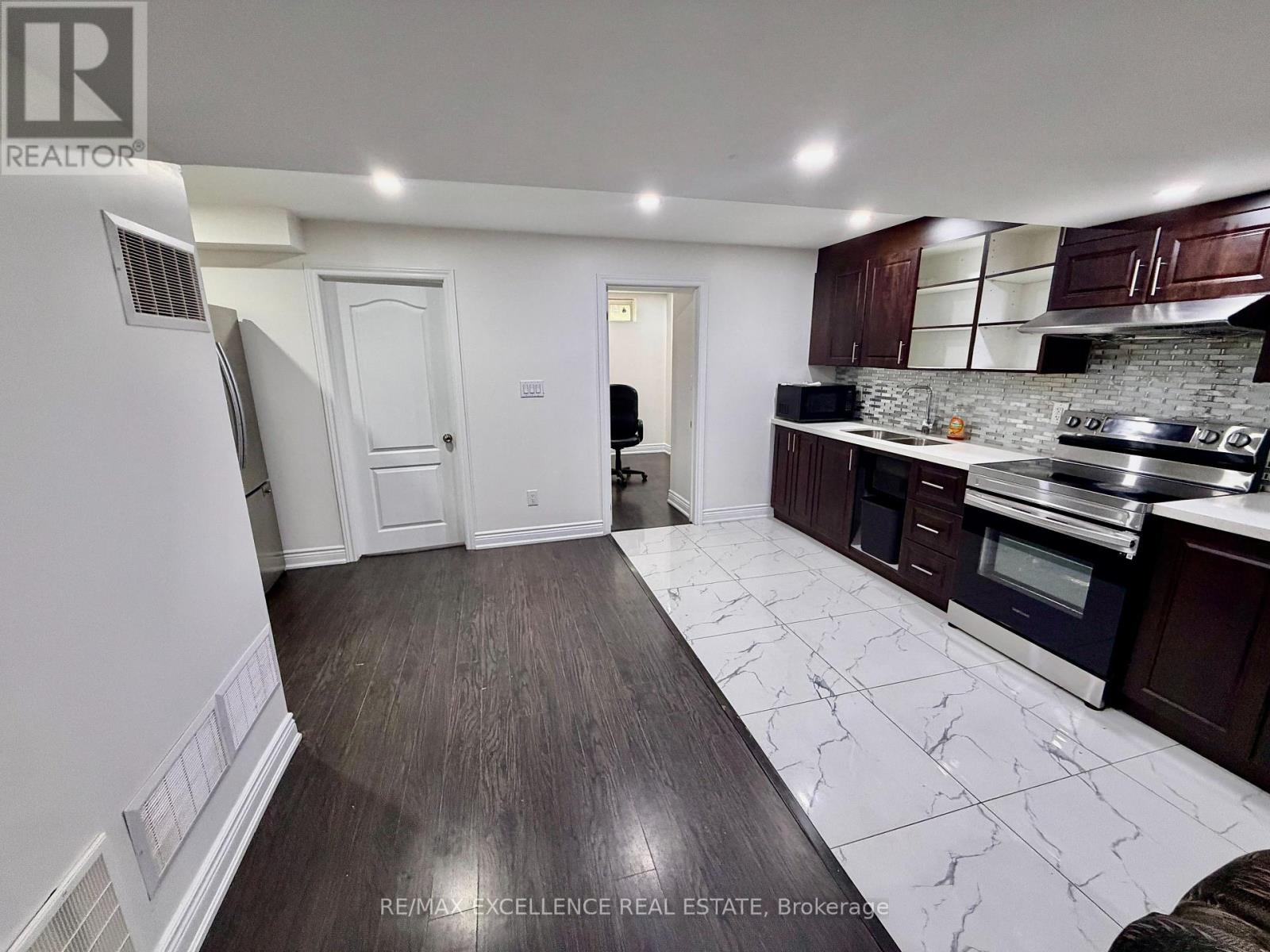 Bsmt - 24 Lanark Circle, Brampton, Ontario  L6X 5L3 - Photo 5 - W13841852