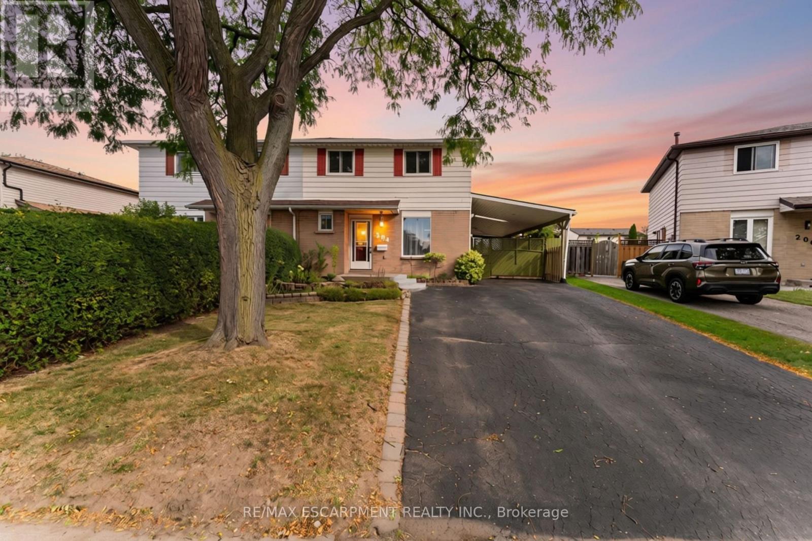 204 BIRCHCLIFFE CRESCENT, Hamilton, Ontario