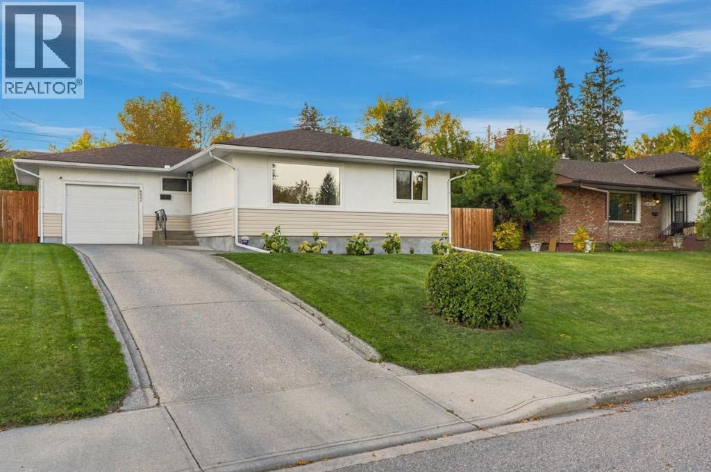 6031 Thornbank Drive NW, Calgary, Alberta  T2K 3P4 - Photo 2 - A2347485