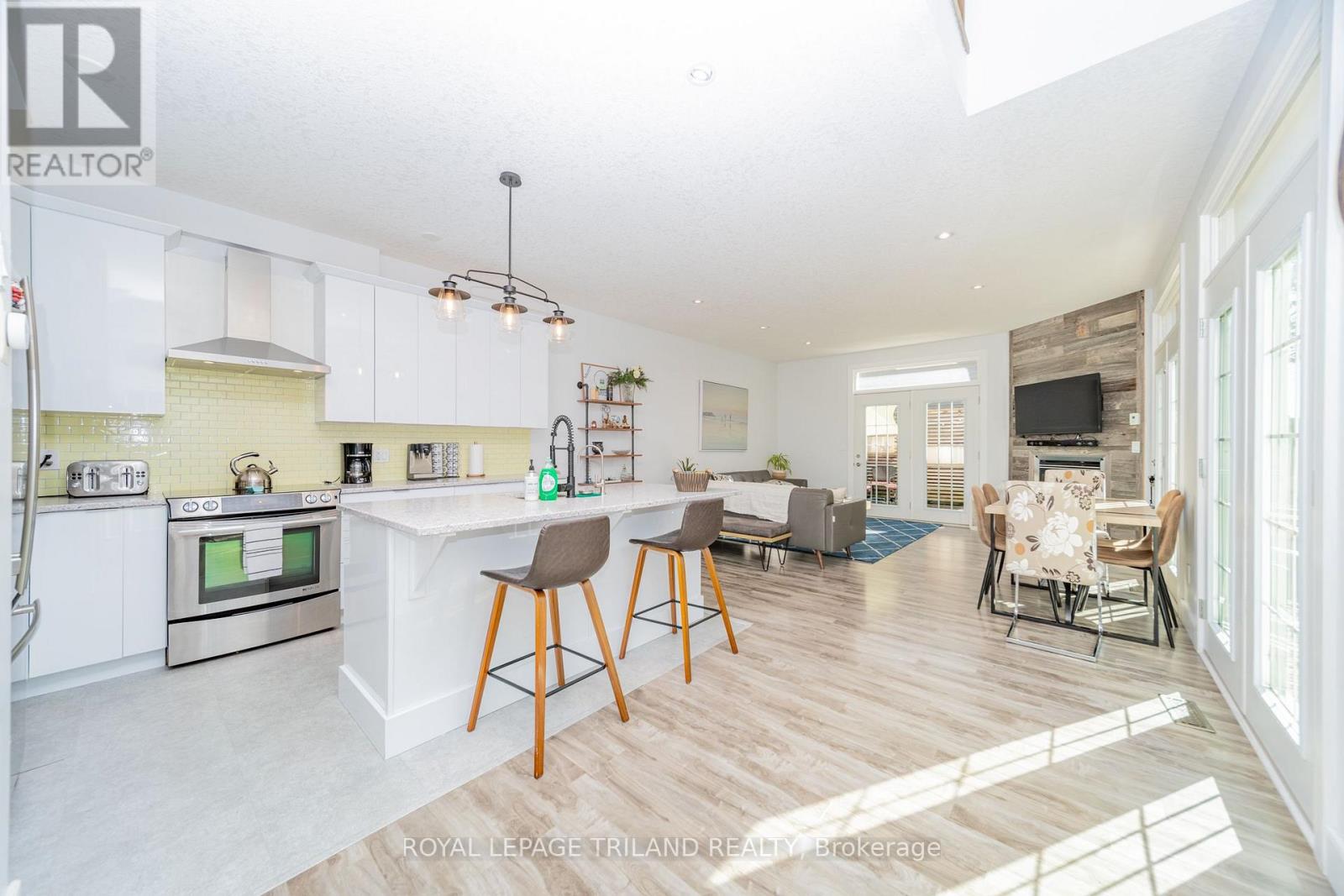 28 Centre Street, Lambton Shores, Ontario N0M 1T0 - Photo 10 - X13841890