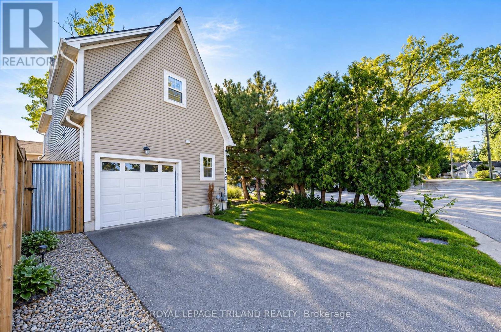 28 Centre Street, Lambton Shores, Ontario N0M 1T0 - Photo 7 - X13841890