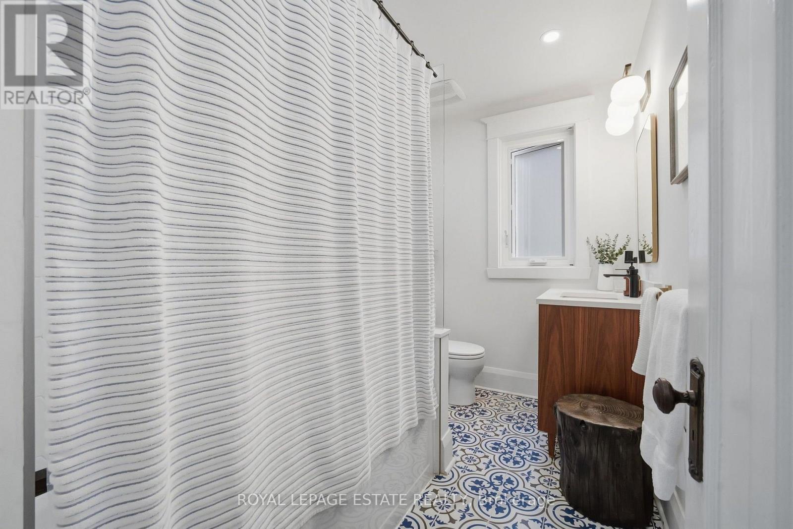 11 Hemlock Avenue, Toronto, Ontario  M4L 3E9 - Photo 20 - E13841716