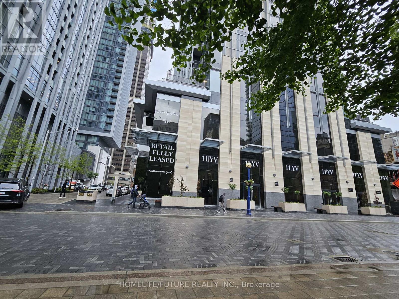 6105 - 11 Yorkville Avenue, Toronto, Ontario  M4W 1L2 - Photo 2 - C13841902