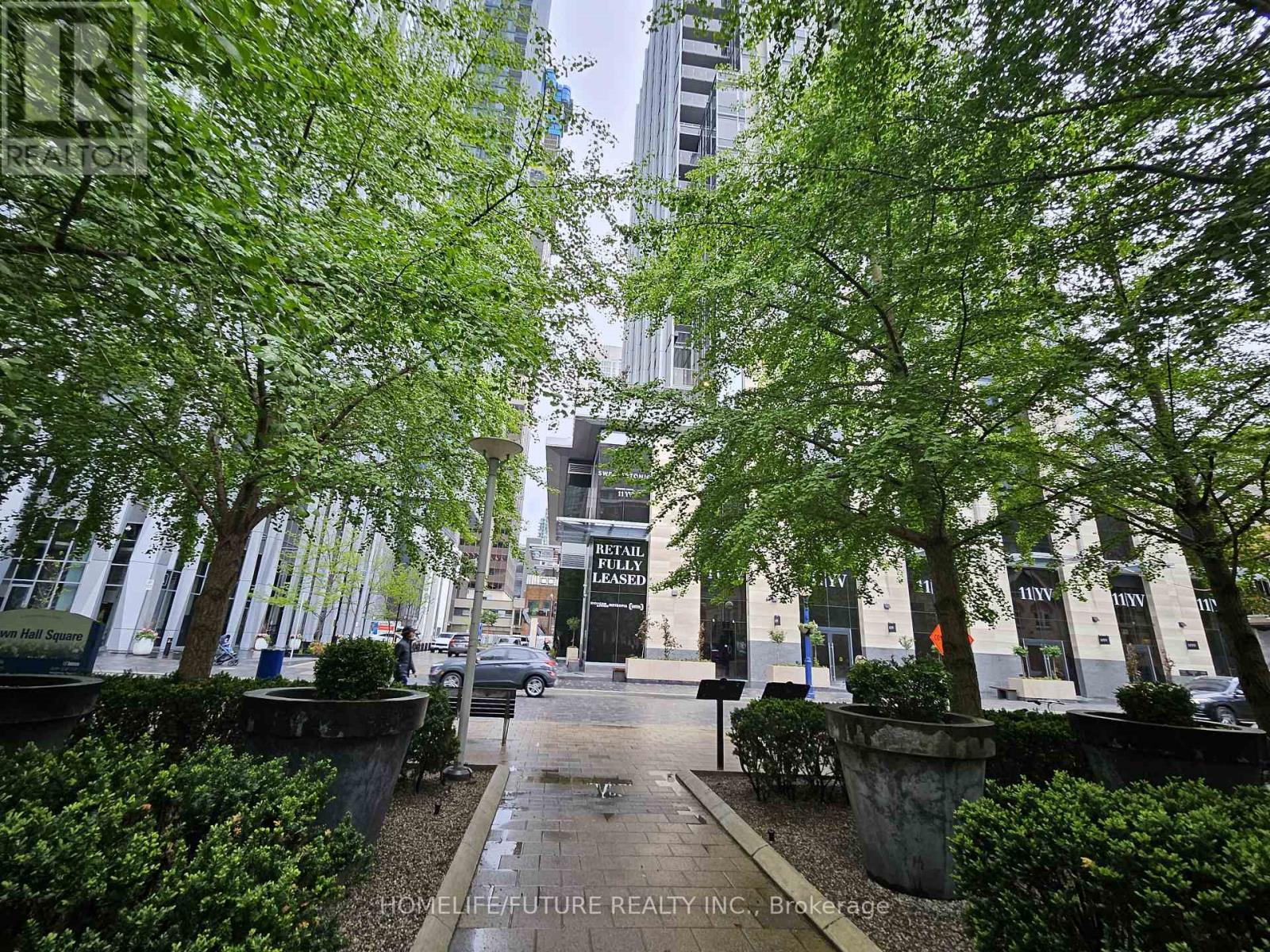 6105 - 11 Yorkville Avenue, Toronto, Ontario  M4W 1L2 - Photo 4 - C13841902