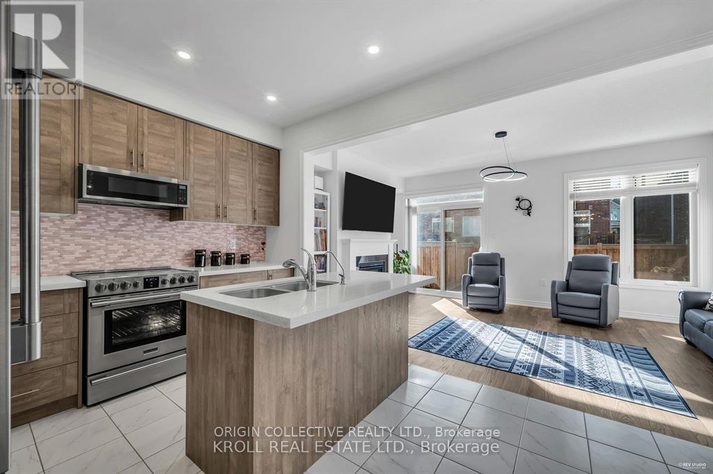 26 Frederick Taylor Way, East Gwillimbury (Mt Albert), Ontario  L0G 1M0 - Photo 5 - N13841886
