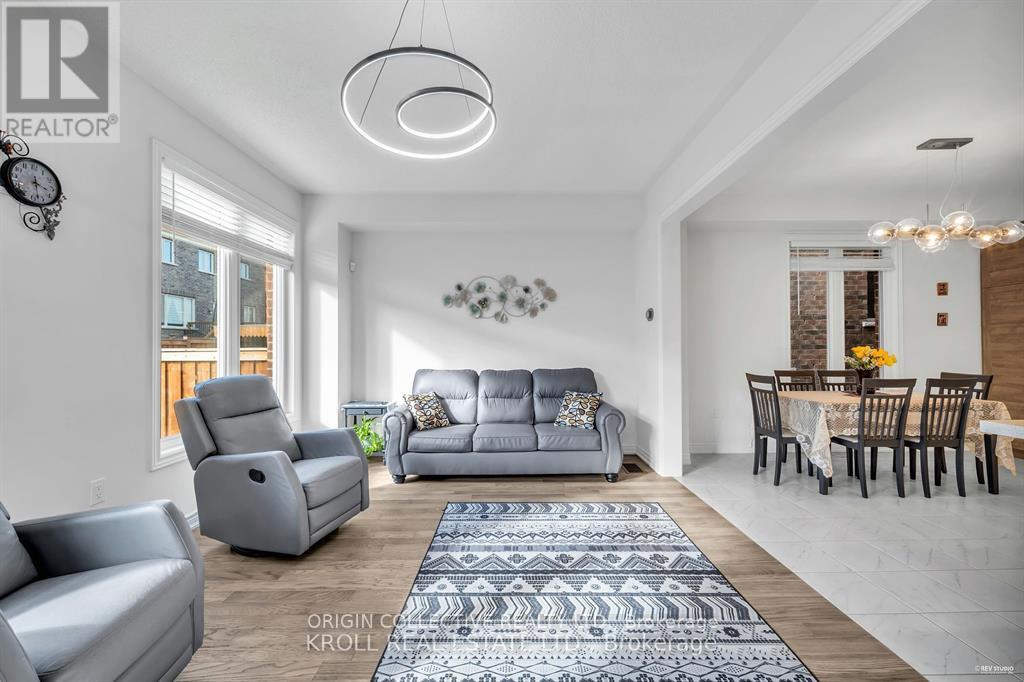 26 Frederick Taylor Way, East Gwillimbury (Mt Albert), Ontario  L0G 1M0 - Photo 8 - N13841886