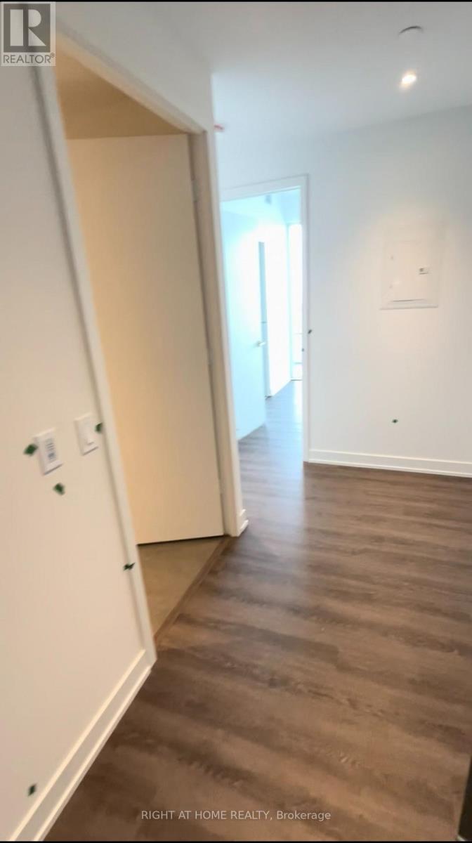 6205 - 448 Burnhamthorpe Rd Road W, Mississauga (City Centre), Ontario  L5B 0R4 - Photo 2 - W13841882