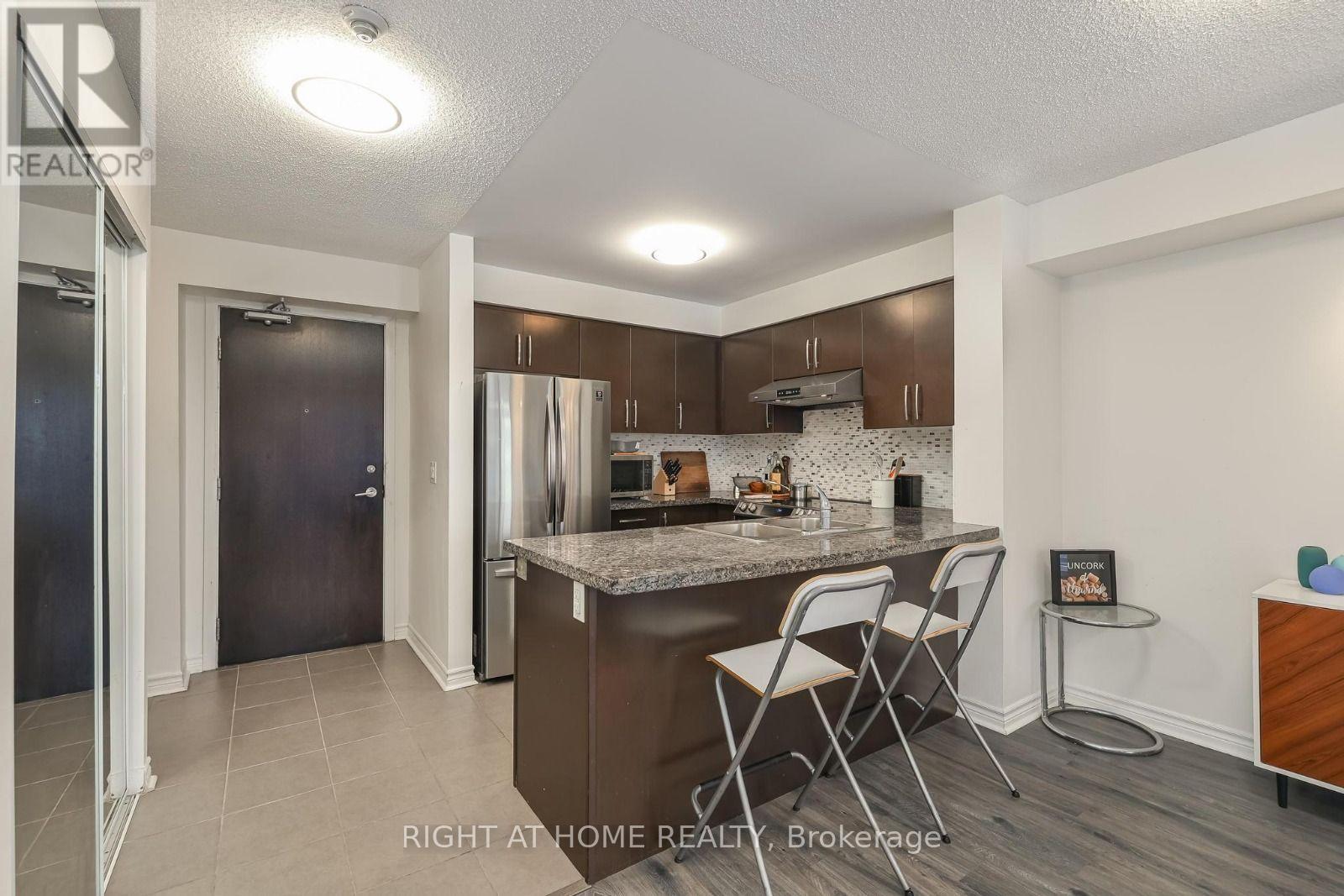 2402 - 3 Michael Power Place, Toronto (Islington-City Centre West), Ontario  M9A 0A2 - Photo 12 - W13841906