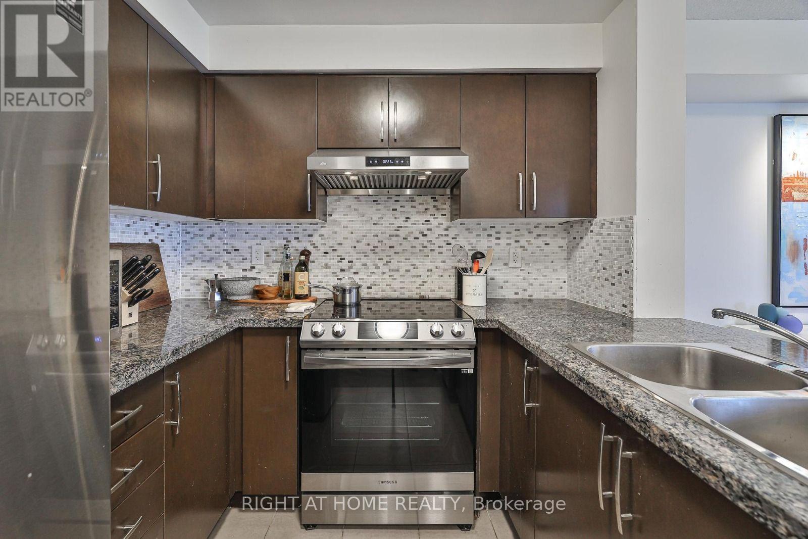 2402 - 3 Michael Power Place, Toronto (Islington-City Centre West), Ontario  M9A 0A2 - Photo 15 - W13841906
