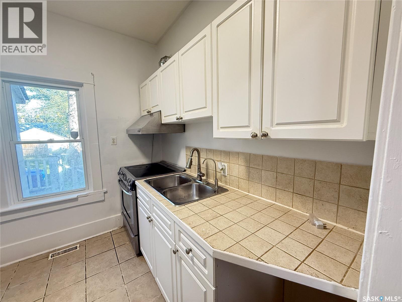1153 Montague Street, Regina, Saskatchewan  S4T 3H8 - Photo 8 - SK049913
