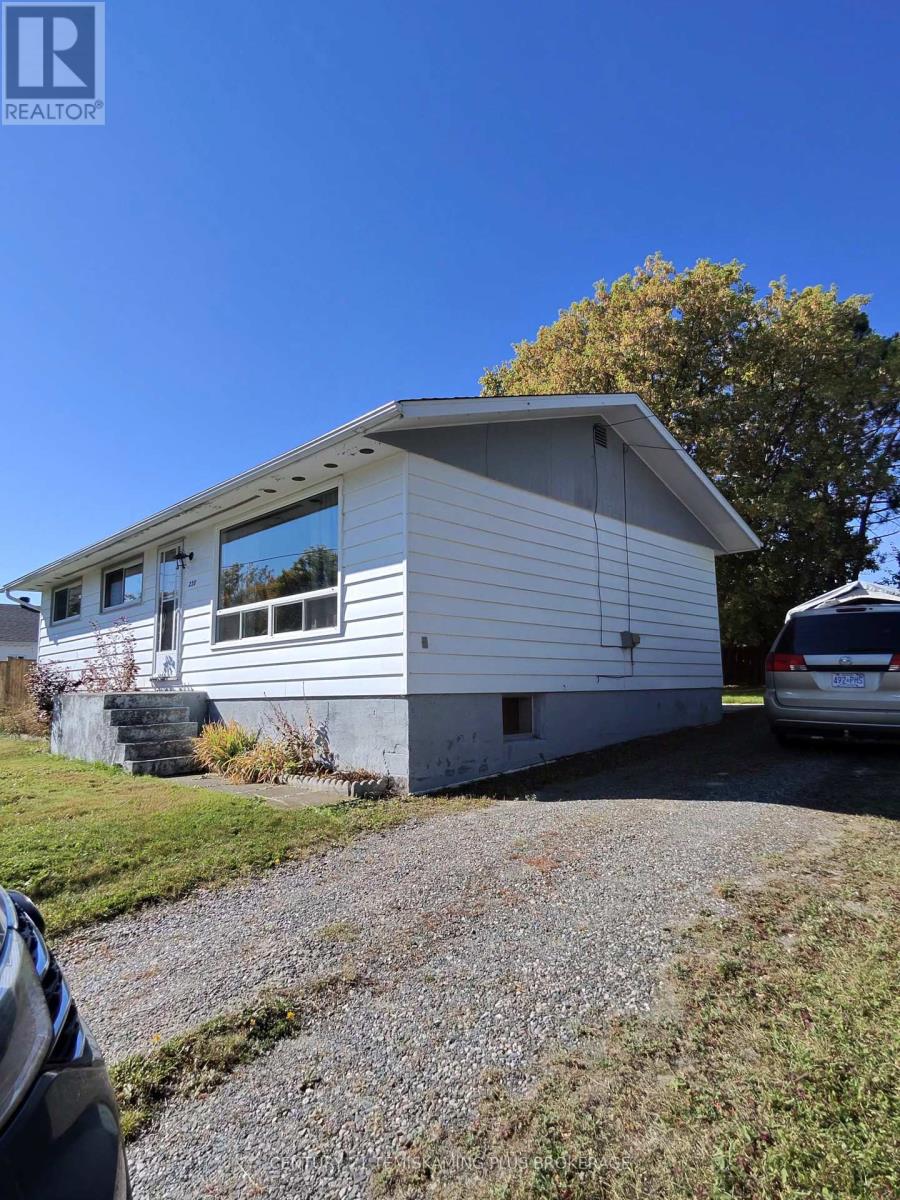 228 Meridian Avenue, Temiskaming Shores (Haileybury), Ontario  P0J 1K0 - Photo 2 - T13841928