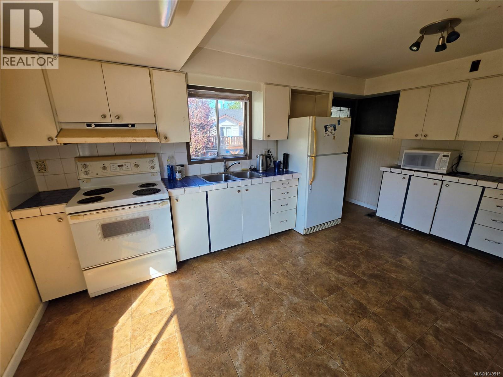 315 View St