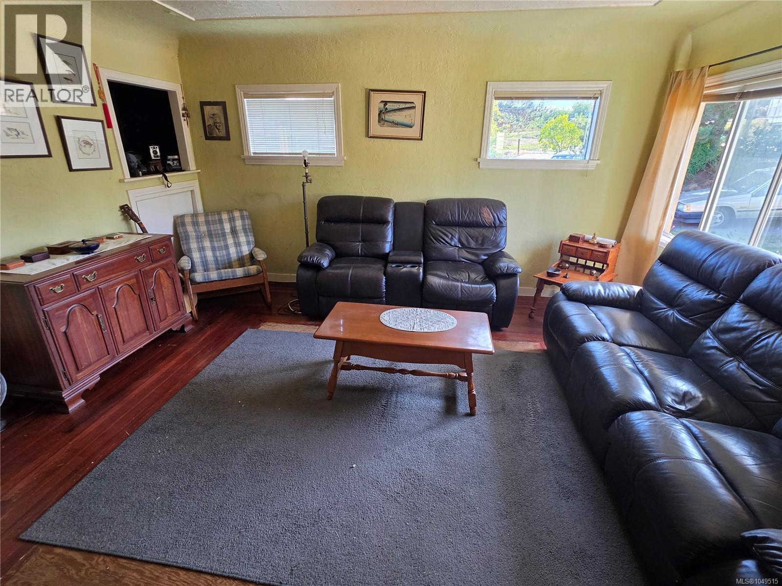 315 View St